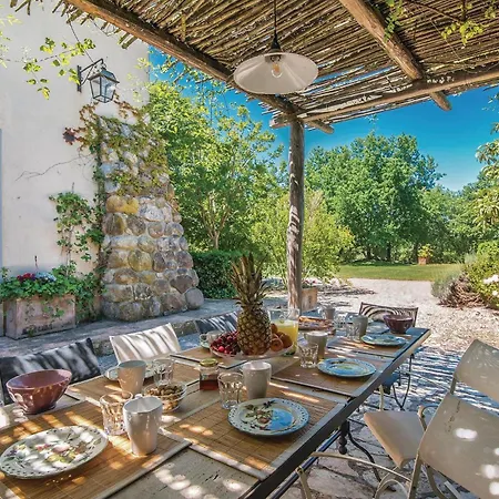 Lavinia Holiday home